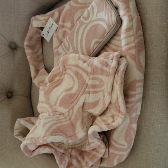 Laila Rowe Beach Set - Picture 3 of 10